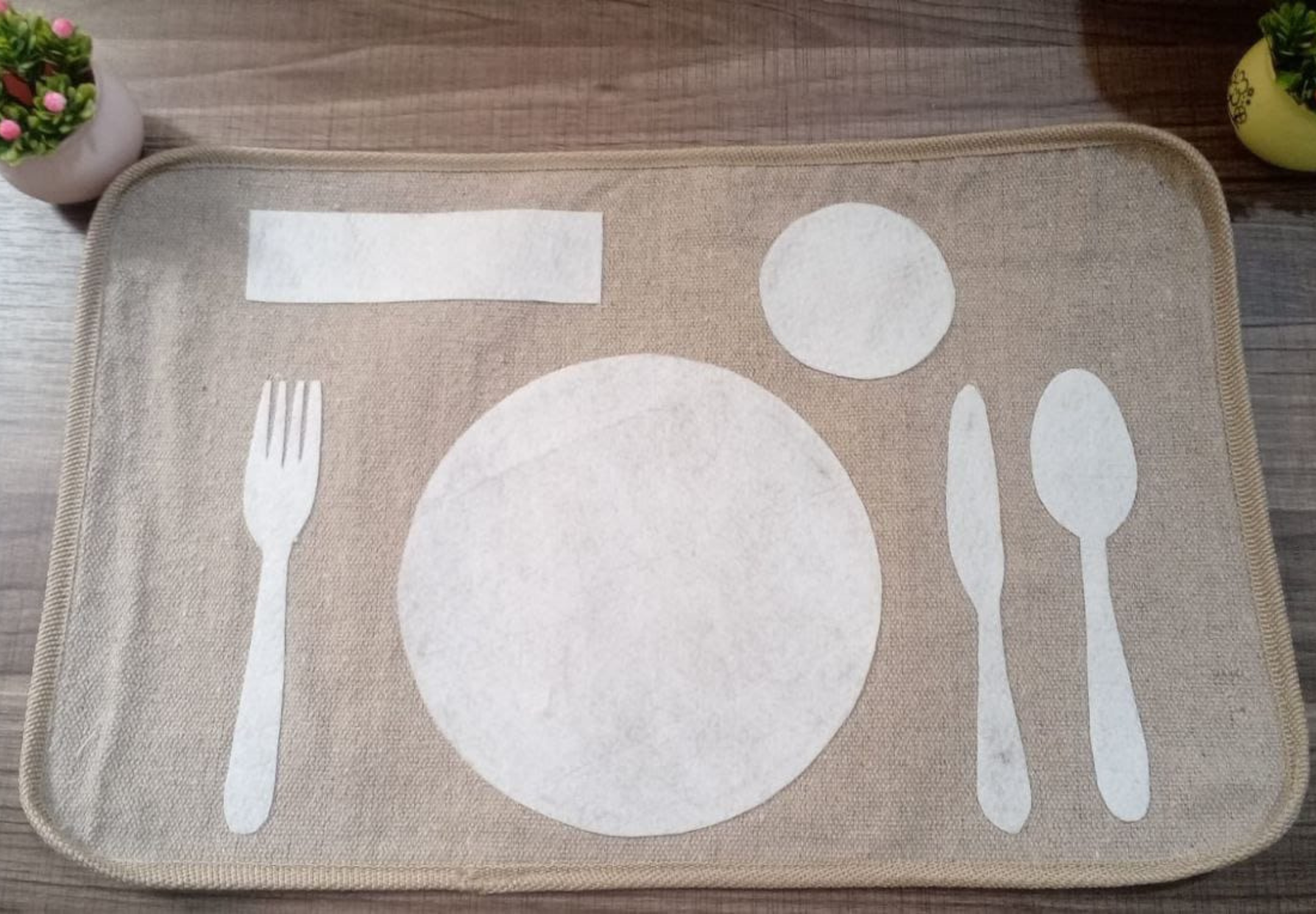 سجادة اعداد المائدة